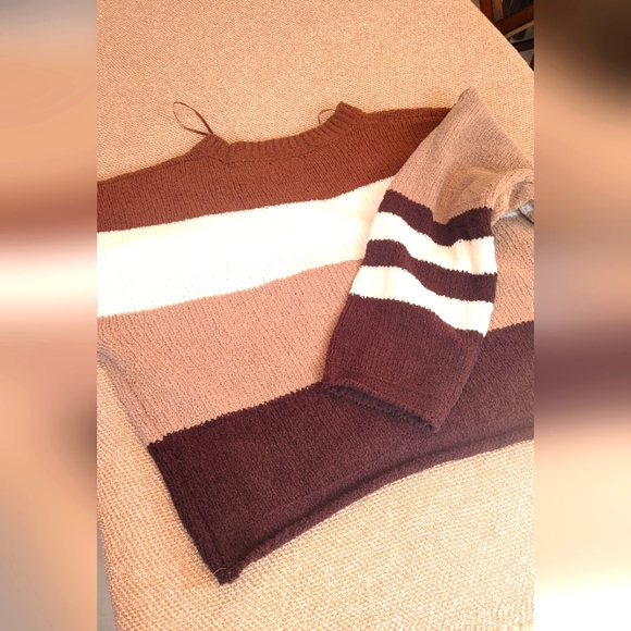 NWT Girl's Sweater/crop - Picture 3 of 6